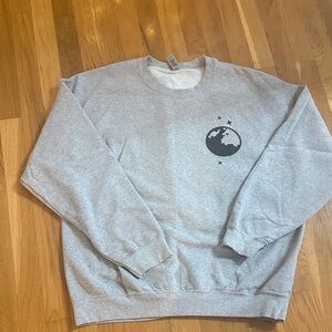 Gildan Gray Crewneck Sweatshirt